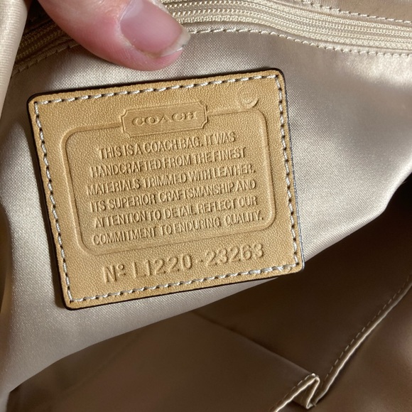 Coach POPPY Red and White Floral PRINT HALLIE Tote - Picture 5 of 7